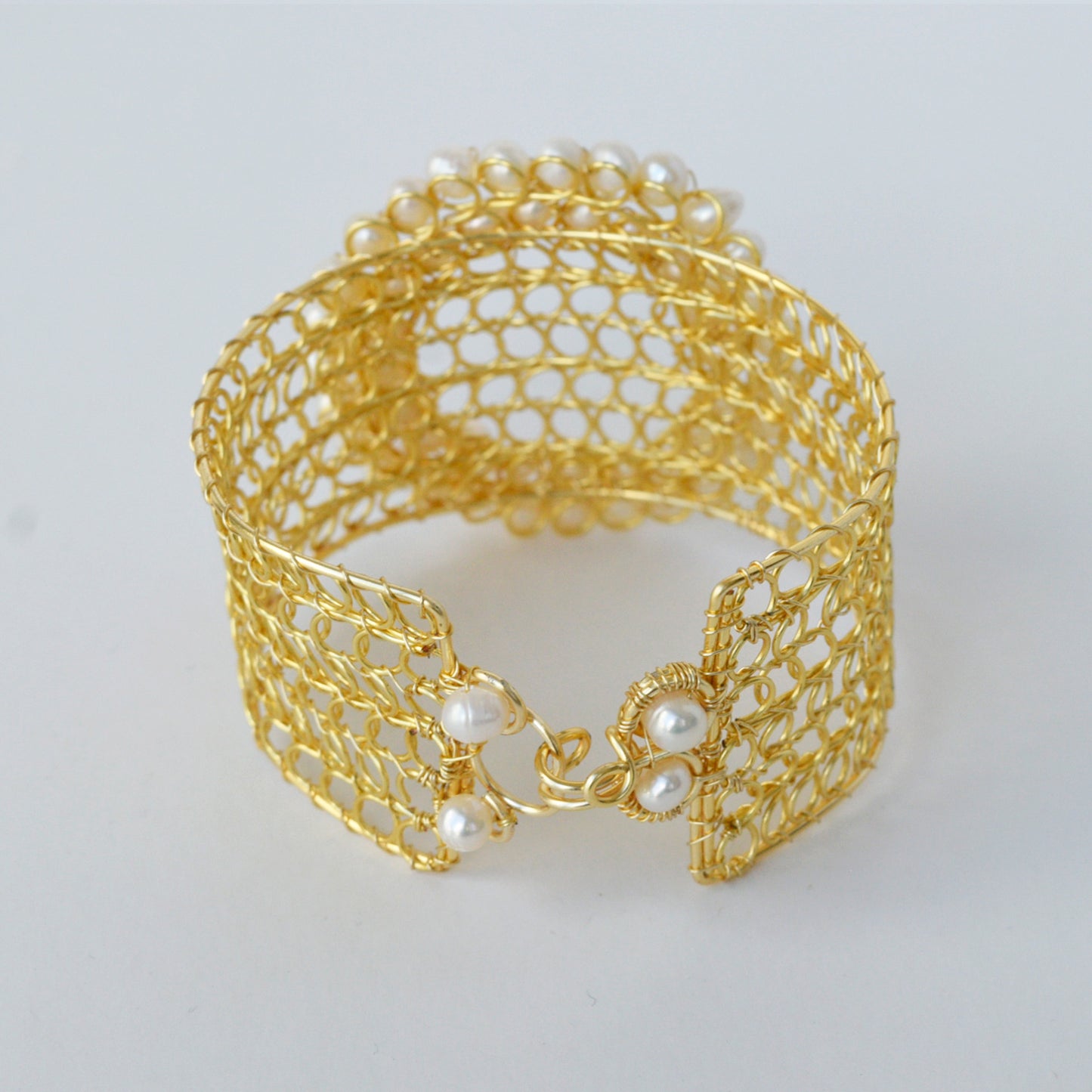 Brazalete Medallon de Perlas