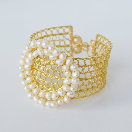 Brazalete Medallon de Perlas